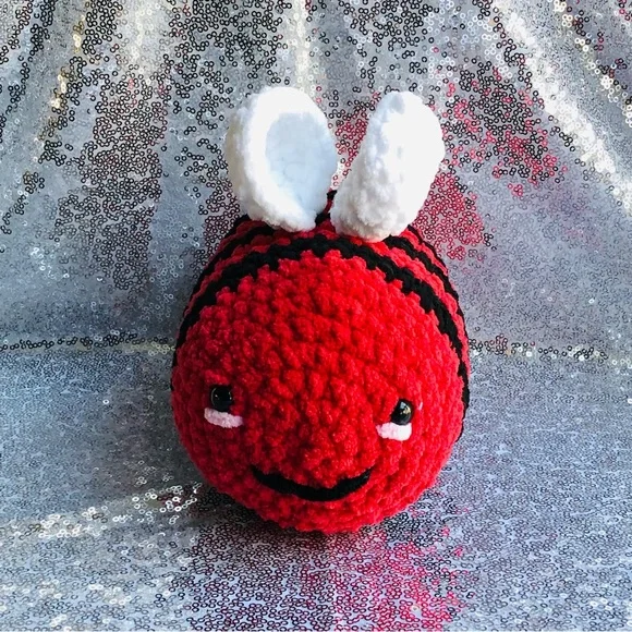 Handmade Plushie Bumblebee - Picture 10 of 15